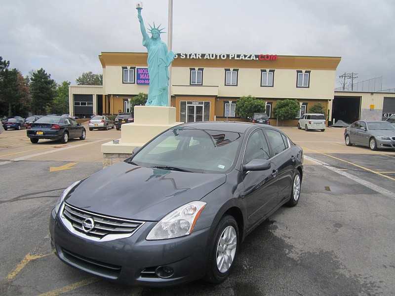 Pre-Owned Nissan for Sale in St. Peters